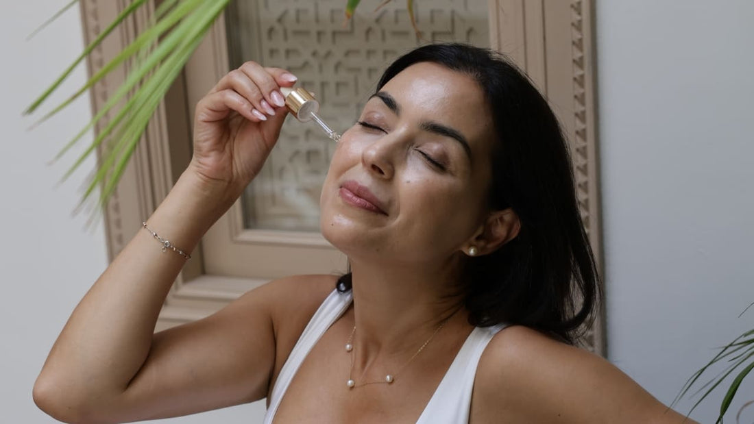 olio di Argan puro per skincare viso su pelle grassa e impura